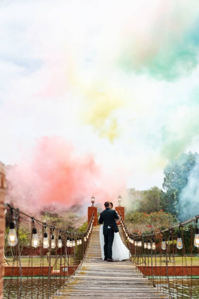 humo-bodas-en-alicante-boda-sandra-pedro-colores